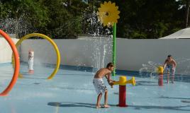 Jeux d'eau au camping Les Embruns