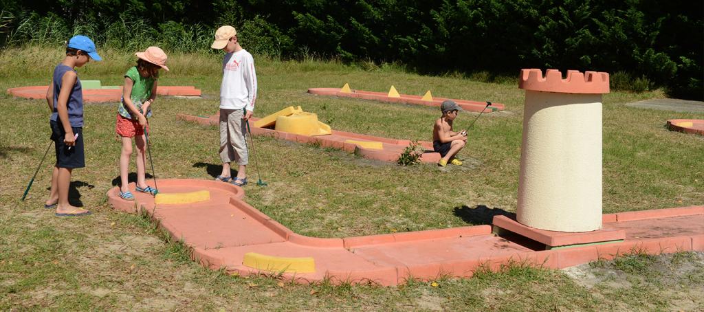 Mini-golf au camping Le Pipiou