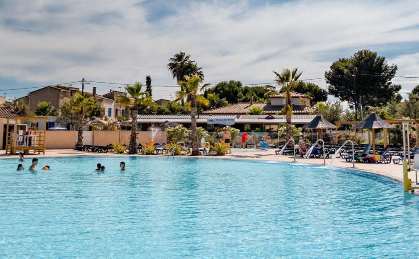 Piscine extérieure du camping Les Sables du Midi