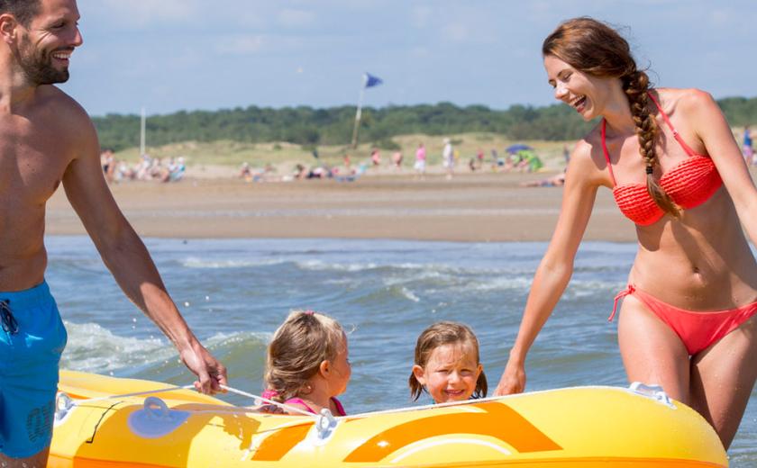 Famille à la plage